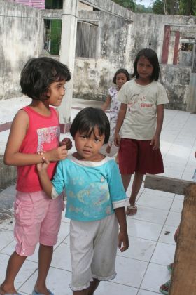 useem-kids_playing.jpg useem-kids_playing.jpg